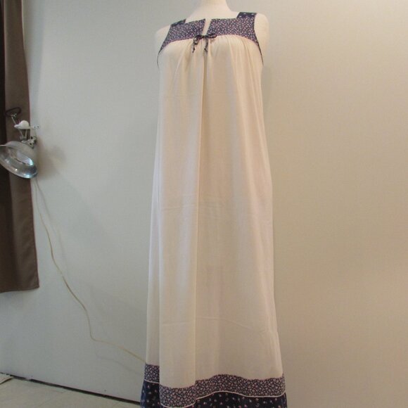 Vintage Sears JR Bazaar White Sheer Nylon/Blue Floral Trim Maxi Nightgown - Picture 5 of 15